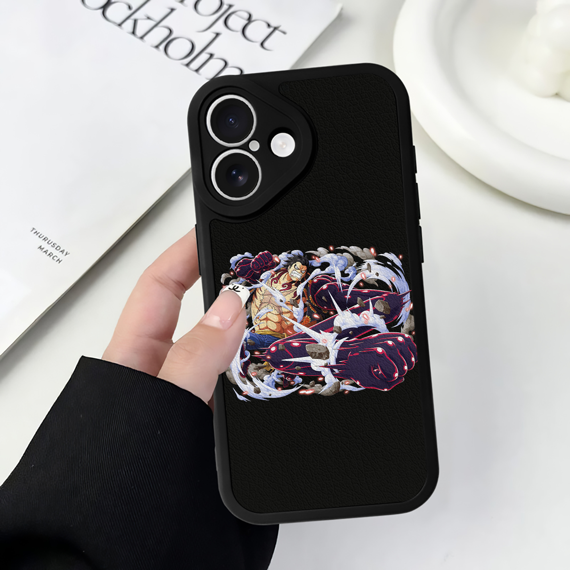 （画像用） ワンピース モンキー・D・ルフィ ONE PIECE Monkey D. Luffy 【iPhone 16シリーズ対応】シリコンスマホケース（レザー調） 材質：シリコン